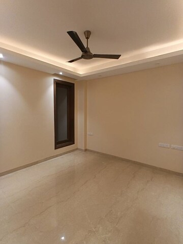 Room in 4 BHK Builder Floor at DLF The Grove, Sector 54 – for Rent