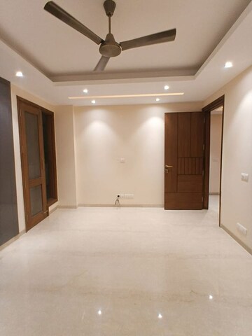 Room in 4 BHK Builder Floor at DLF The Grove, Sector 54 – for Rent