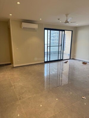 Room in 3.5 BHK Apartment at Sector 82 – for Rent