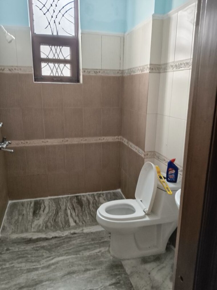 Bathroom, rwa-apartments-sector-52 2.5 Bedroom 1800 Sq.Ft. Independent House In Sector 52 Noida 10045203
