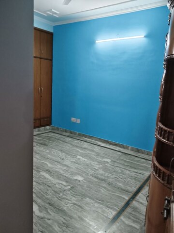 Room in 2.5 BHK Independent House at RWA Apartments Sector 52, Sector 52 – for Rent