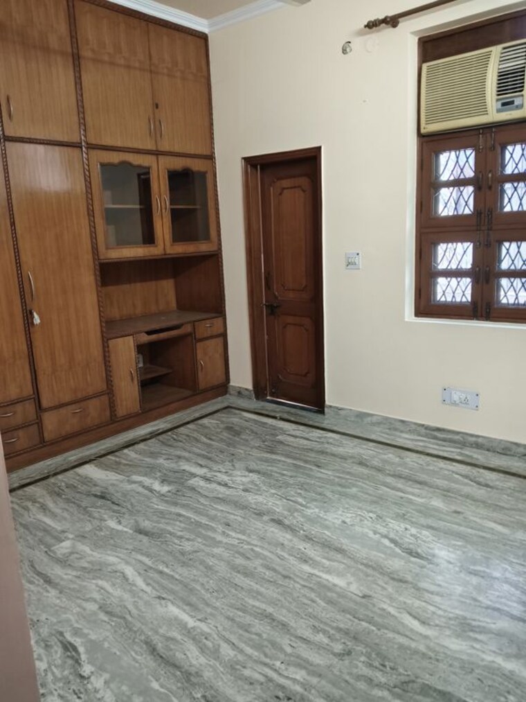 Room, rwa-apartments-sector-52 2.5 Bedroom 1800 Sq.Ft. Independent House In Sector 52 Noida 10045203