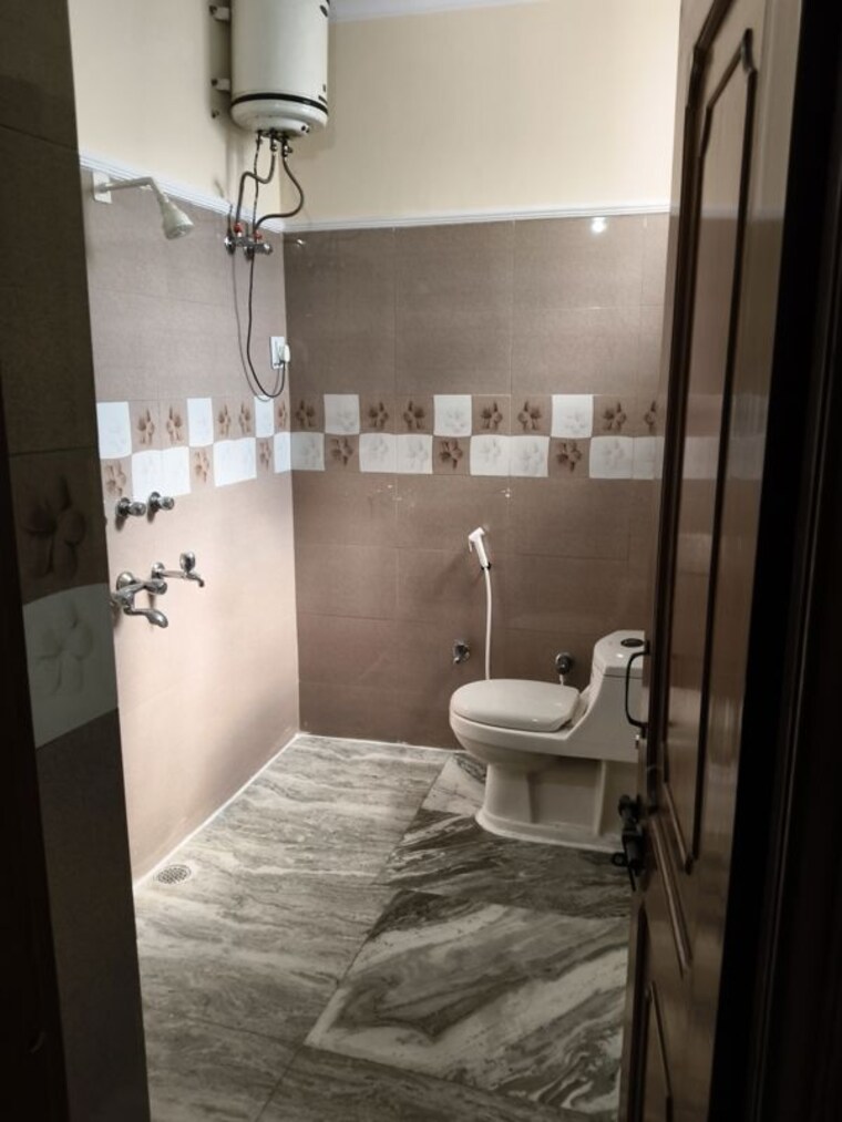 Bathroom, rwa-apartments-sector-52 2.5 Bedroom 1800 Sq.Ft. Independent House In Sector 52 Noida 10045203