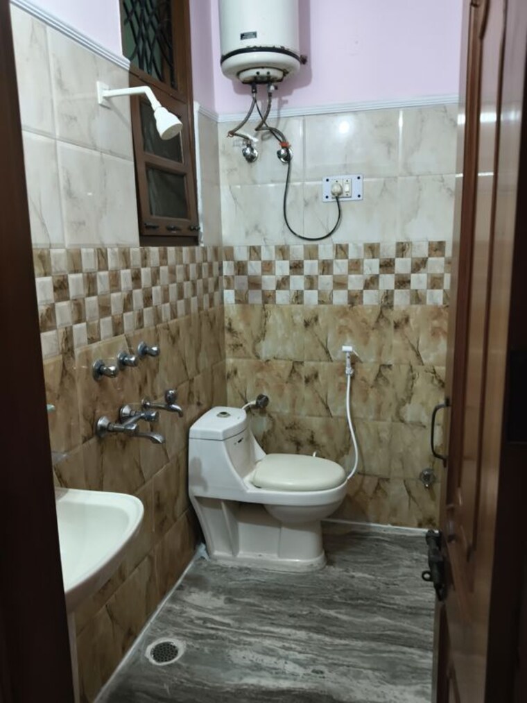 Bathroom, rwa-apartments-sector-52 2.5 Bedroom 1800 Sq.Ft. Independent House In Sector 52 Noida 10045203