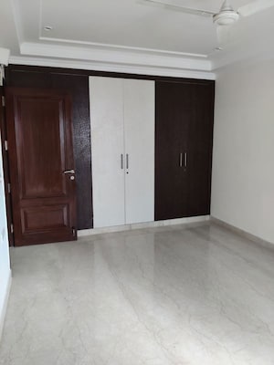 Room in 4 BHK Builder Floor at Kailash Colony – for Sale