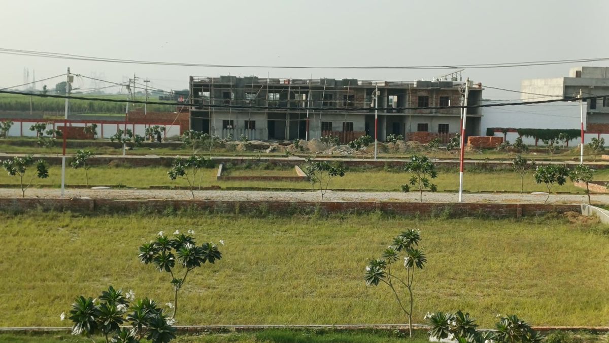 Plot For Sale in Modipuram