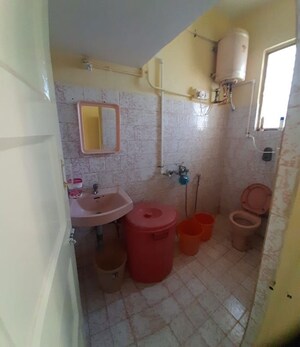 Bathroom in 2 BHK Apartment at Caranzalem – for Rent