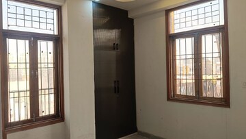 Room in 2 BHK Builder Floor at Sector 73 – for Sale