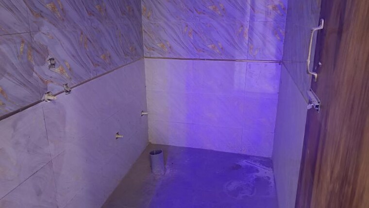 Bathroom, sector 73 2 Bedroom 1100 Sq.Ft. Builder Floor In Sector 73 Noida 10045435