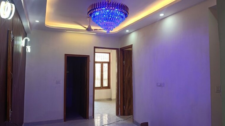 Room, sector 73 2 Bedroom 1100 Sq.Ft. Builder Floor In Sector 73 Noida 10045435