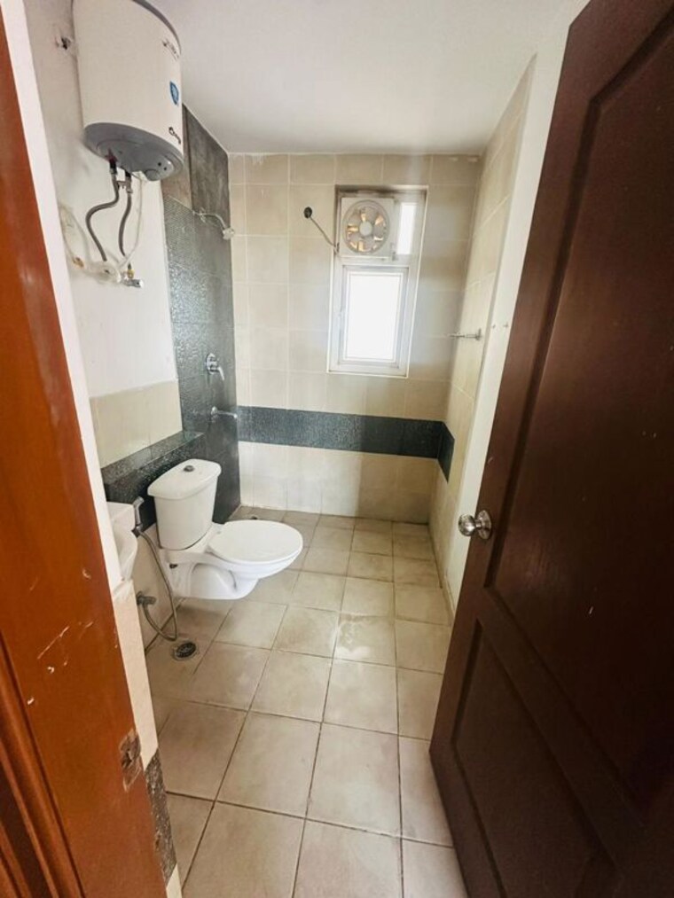 Bathroom, gaur-city-4th-avenue 3 Bedroom 1400 Sq.Ft. Apartment In Sector 4 Greater Noida Greater Noida 10045590
