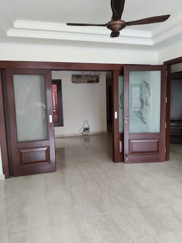 Room in 4 BHK Builder Floor at Kailash Colony – for Sale