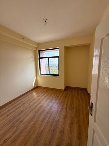 Room in 3 BHK Apartment at Unitech Horizon, Pi Greater Noida – for Sale