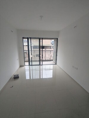 Room in 3 BHK Apartment at Godrej Green Vistas, Mahalunge – for Rent