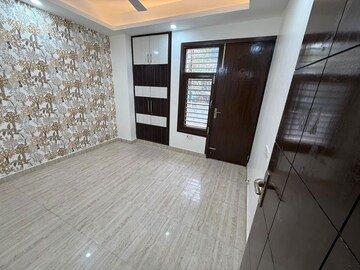 Room in 3 BHK Builder Floor at Shakti Khand 2 – for Sale