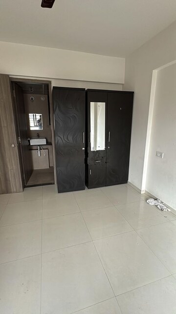 Room in 2 BHK Apartment at Kohinoor Coral Phase 3, Hinjewadi – for Rent