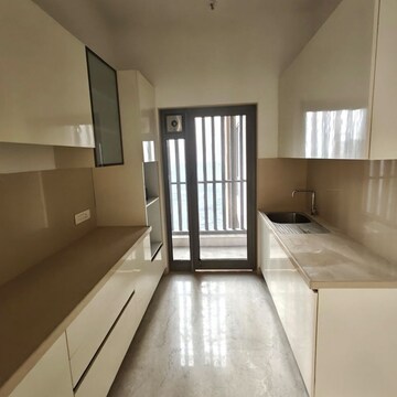 Building Lobby in 3 BHK Apartment at Mahalaxmi – for Rent