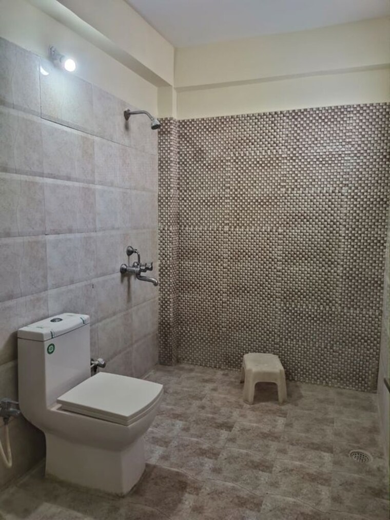 Bathroom, sector 56 2.5 Bedroom 791 Sq.Ft. Builder Floor In Sector 56 Gurgaon 10045940