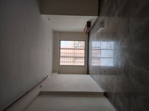 Room in 3.5 BHK Apartment at Raj Tattva, Kapur Bawdi – for Rent