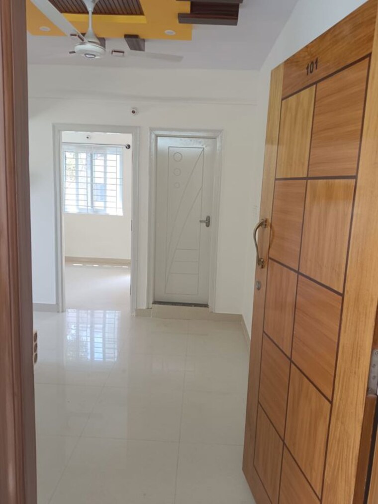 Room, bda layout btm 4th stage 1 Bedroom 500 Sq.Ft. Independent House In Bda Layout Btm 4th Stage Bangalore 10046103