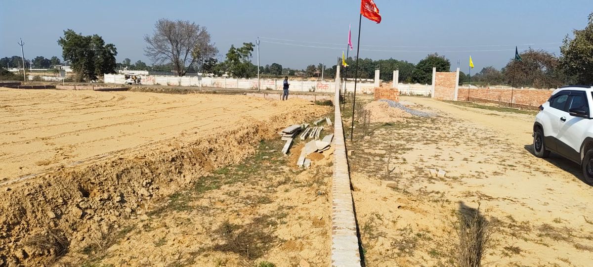 Plot For Sale in Gosainganj