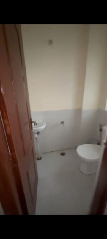 Bathroom in 3 BHK Apartment at DLF The Ultima, Sector 81 – for Rent