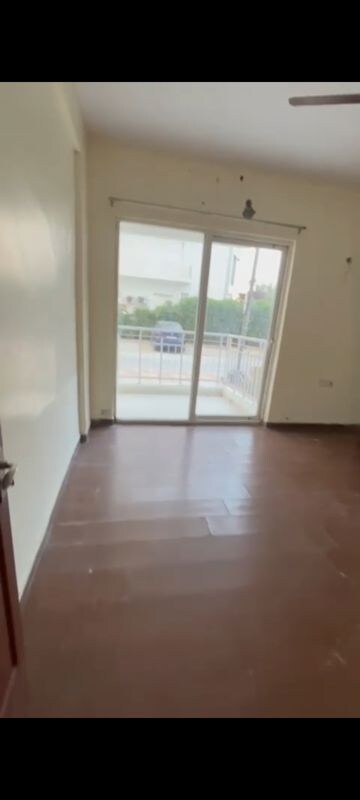 Room in 3 BHK Apartment at DLF The Ultima, Sector 81 – for Rent