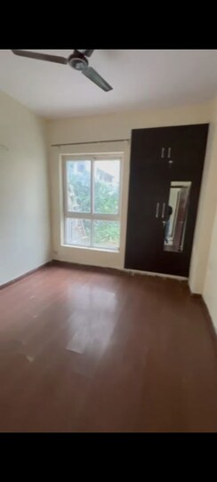 3 BHK + Servant Room Apartment For Rent in DLF The Ultima