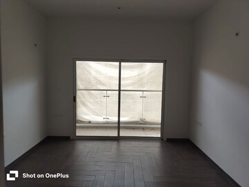 Room in 5 BHK Apartment at Bhusari Colony – for Sale