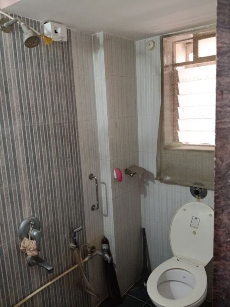 Bathroom, pride-residency-anand-nagar 1 Bedroom 456 Sq.Ft. Apartment In Anand Nagar Thane 10046187