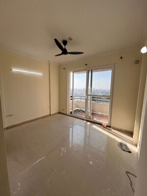 Room in 3 BHK Apartment at Ansal Sushant Estate, Sector 52 – for Rent