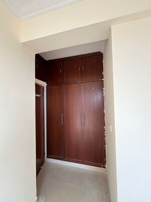 Furnished Amenities in 3 BHK Apartment at Ansal Sushant Estate, Sector 52 – for Rent