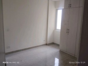 Room in 3.5 BHK Apartment at BPTP Spacio, Sector 37d – for Sale