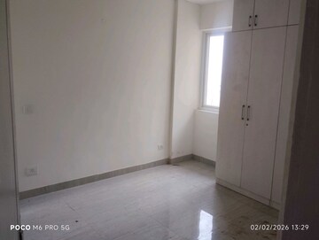 Room in 3.5 BHK Apartment at BPTP Spacio, Sector 37d – for Sale