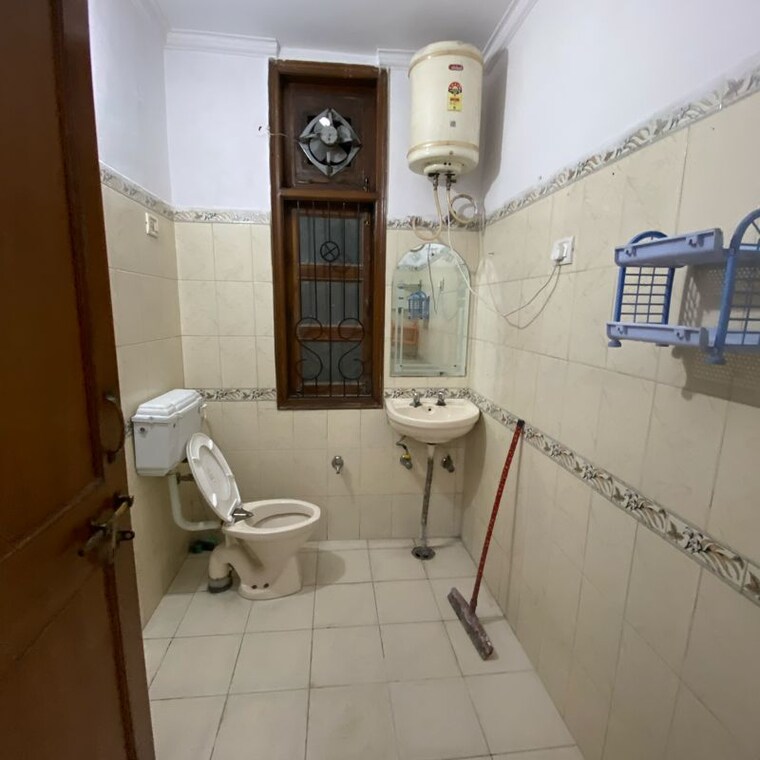 Bathroom, chattarpur 2 Bedroom 1000 Sq.Ft. Builder Floor In Chattarpur Delhi 10046156