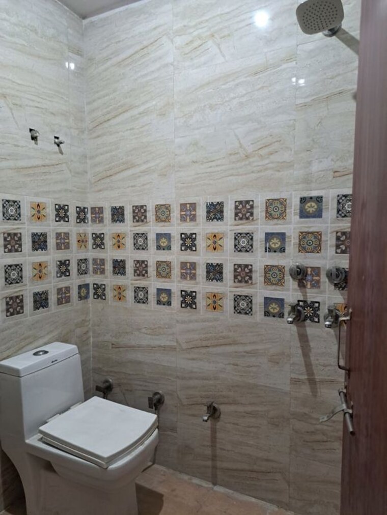 Bathroom, sr-73-avenue 2 Bedroom 1000 Sq.Ft. Builder Floor In Sector 74 Noida 10046258