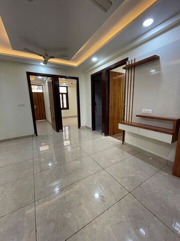 Room in 2 BHK Builder Floor at SR 73 Avenue, Sector 74 – for Sale