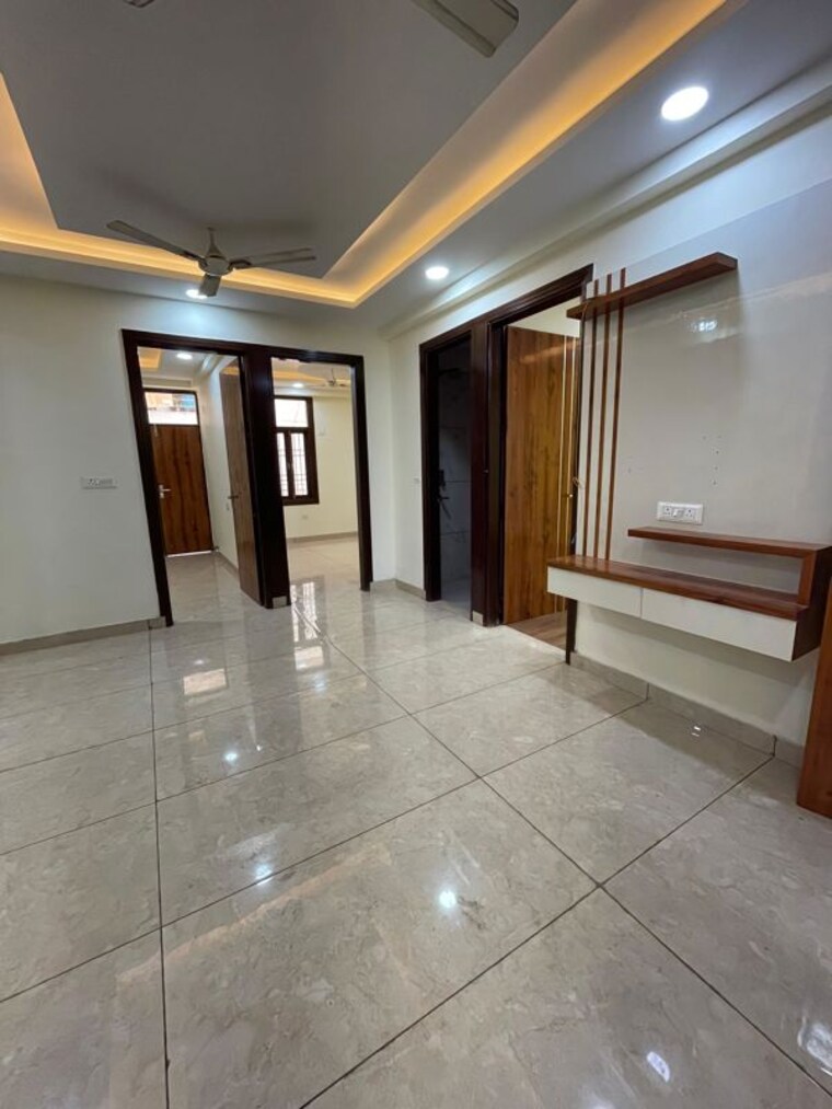 Room, sr-73-avenue 2 Bedroom 1000 Sq.Ft. Builder Floor In Sector 74 Noida 10046258