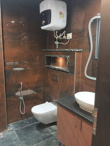 Furnished Amenities in 3 BHK Apartment at Smart World Orchard, Sector 61 – for Rent