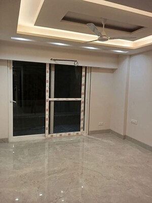 Room in 3 BHK Apartment at Smart World Orchard, Sector 61 – for Rent