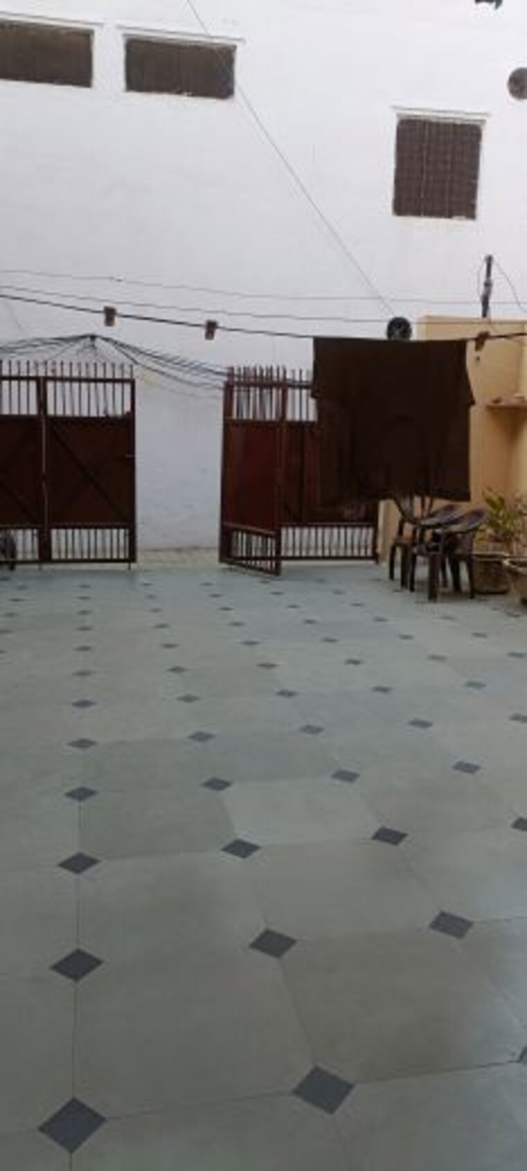  Parking, b block shastri nagar 6+ Bedroom 200 Sq.Yd. Independent House In B Block Shastri Nagar Ghaziabad 10046367