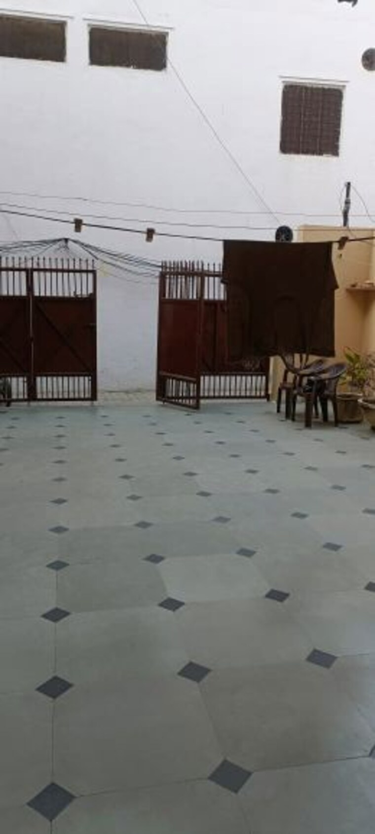  Parking, b block shastri nagar 6+ Bedroom 200 Sq.Yd. Independent House In B Block Shastri Nagar Ghaziabad 10046367