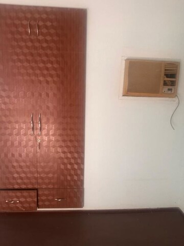 Room in 3.5 BHK Builder Floor at BPTP District, Sector 81 – for Rent