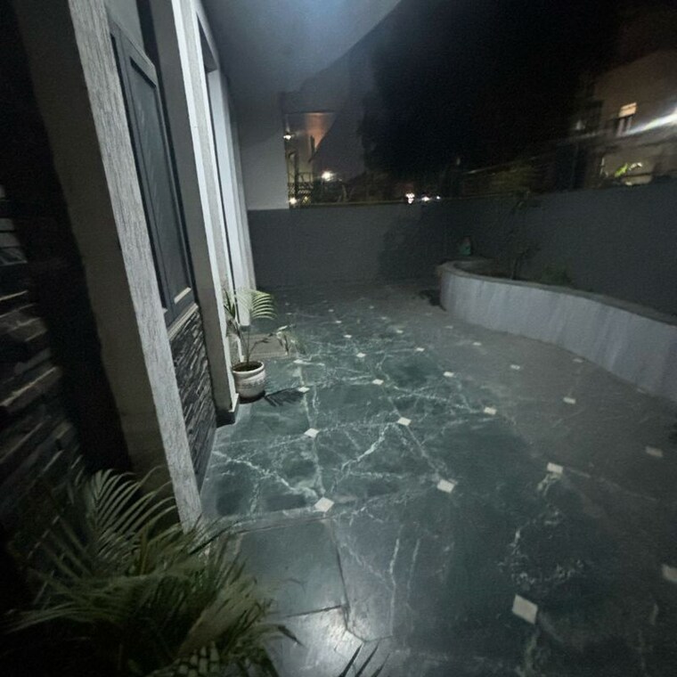 Balcony, rwa-apartments-sector-52 6+ Bedroom 200 Sq.Ft. Builder Floor In Arun Vihar Noida 10046416