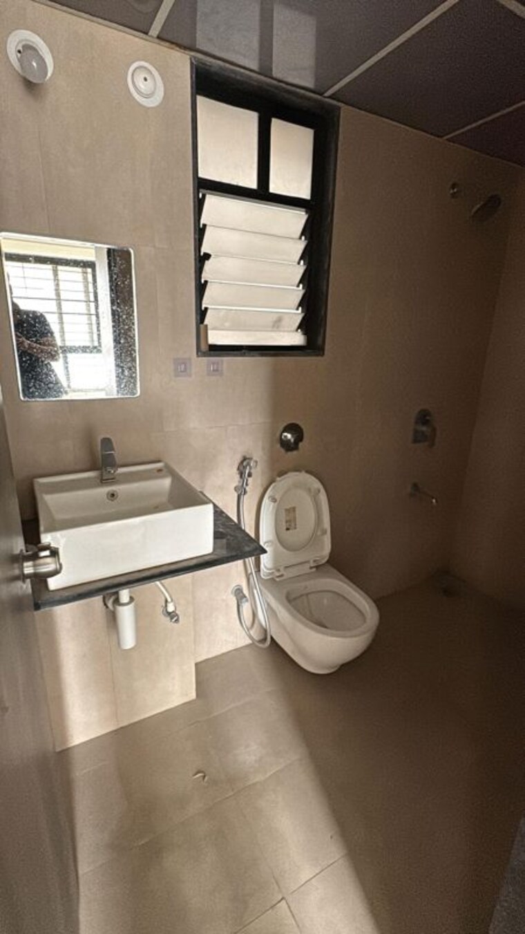 Bathroom, kohinoor-coral-phase-3 2 Bedroom 884 Sq.Ft. Apartment In Hinjewadi Pune 10046391
