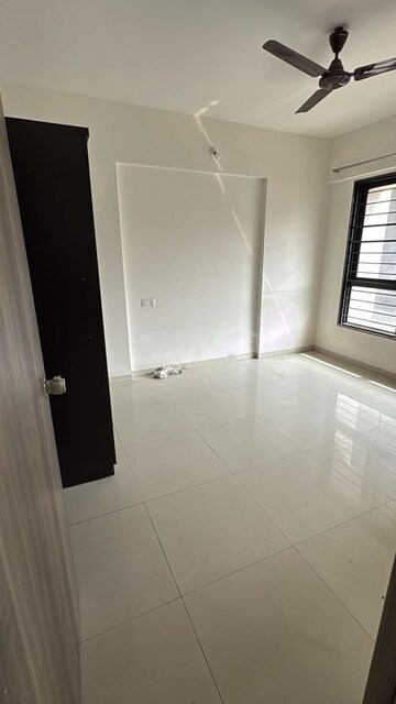 Room in 2 BHK Apartment at Kohinoor Coral Phase 3, Hinjewadi – for Rent