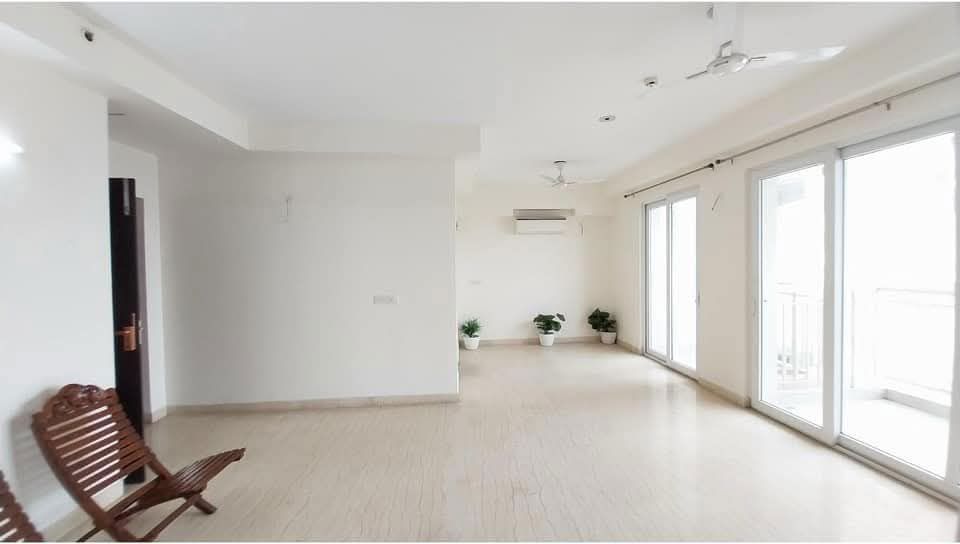 3 BHK + Servant Room,Extra Room Apartment For Rent in Conscient Heritage Max
