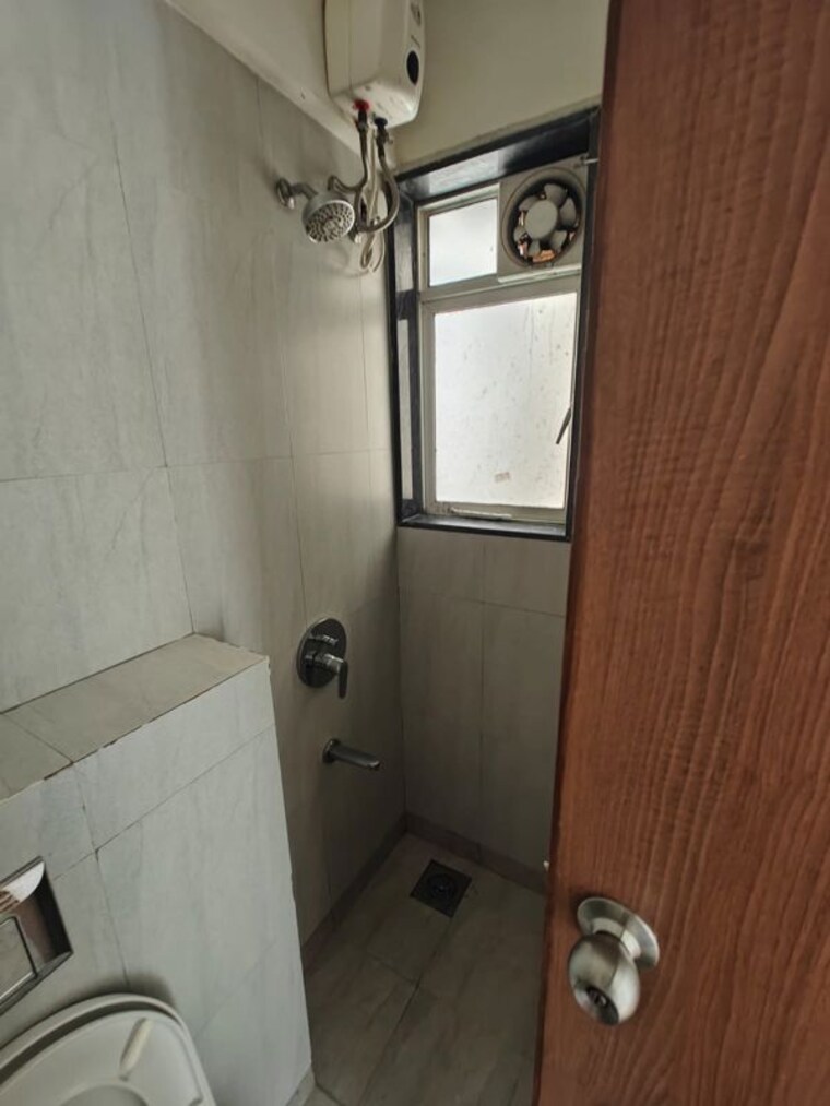 Bathroom, godrej-prime 2.5 Bedroom 900 Sq.Ft. Apartment In Chembur Mumbai 10046587