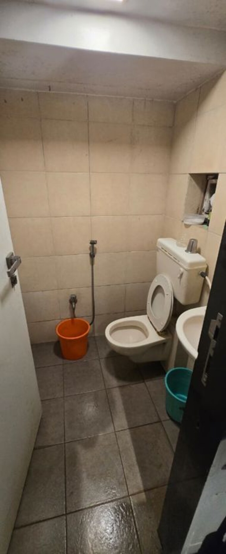 Washroom, juhu Commercial Shop 850 Sq.Ft. In Juhu Mumbai 10036840