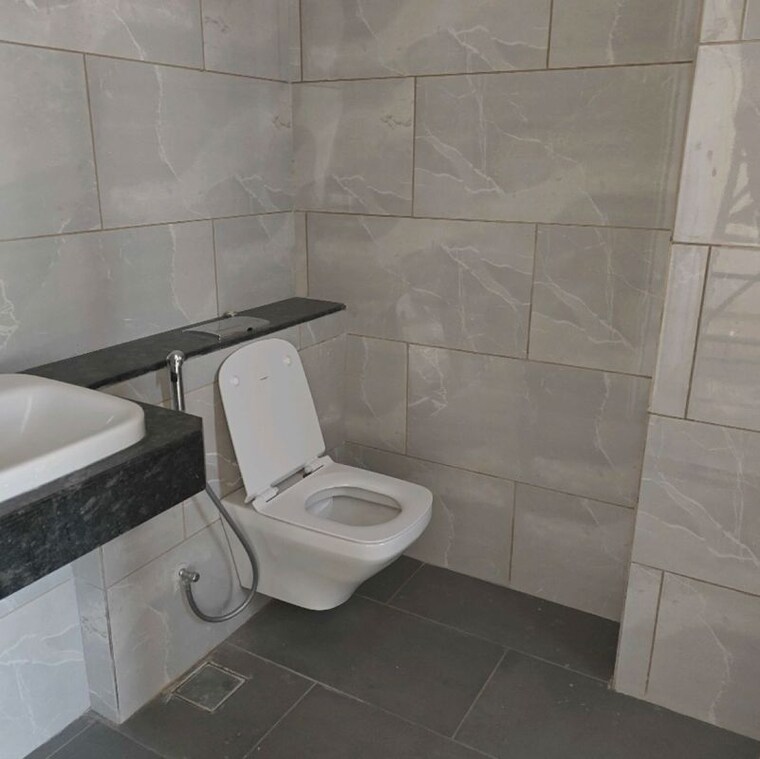Bathroom, rustomjee-crown 5 Bedroom 2550 Sq.Ft. Apartment In Gokhale Road Mumbai 10046673